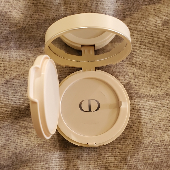 Dior Forever Cushion Powder in Mitzah Collection Package - Rose - Picture 6 of 7